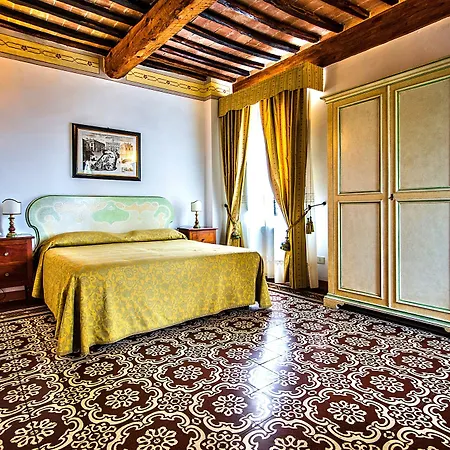 Palazzo Di Valli 3* Siena